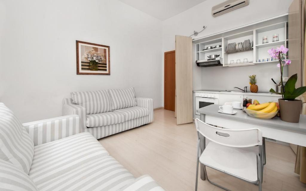 Residenza Maxima Aparthotel Rome Room photo